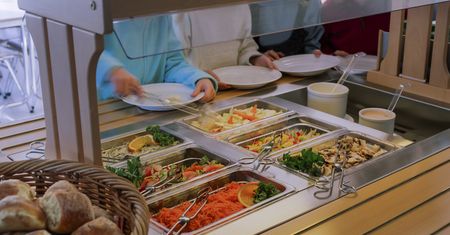 Obowiązkowa w każdej stołówce szkolnej w Polsce. Na czym polega dieta planetarna?