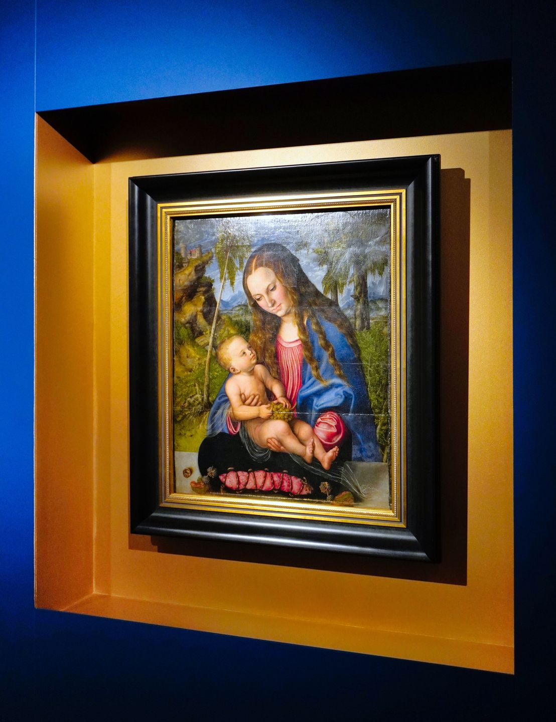 "Madonna pod jodłami", Lucas Cranach Starszy. Obraz prezentowany na wystawie czasowej na Zamku Królewskim na Wawelu w 2021 r.