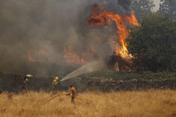 Pożar w Hiszpanii "poza możliwościami strażaków". Zagrożony kompleks NASA