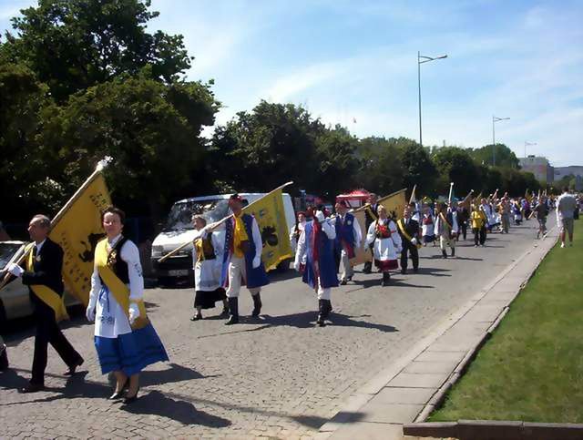 Na zjazd w 2006r Kaszubi docierali pociągami, kutrami i piechotą