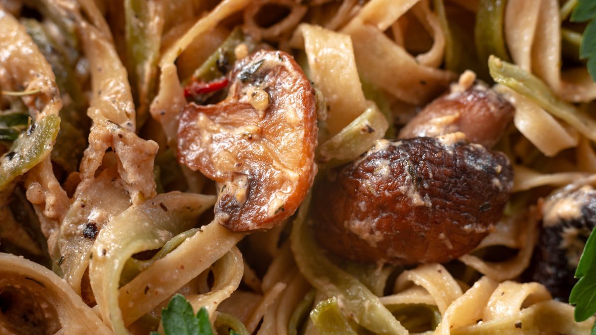 Unikaj ciężkostrawnych i smażonych potraw przed snem