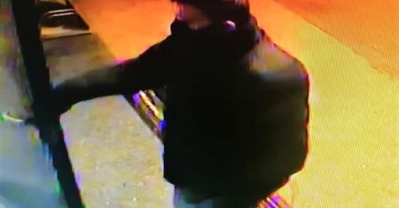 Wrocław. Policja poszukuje mężczyzny. Atakuje kobiety w starszym wieku