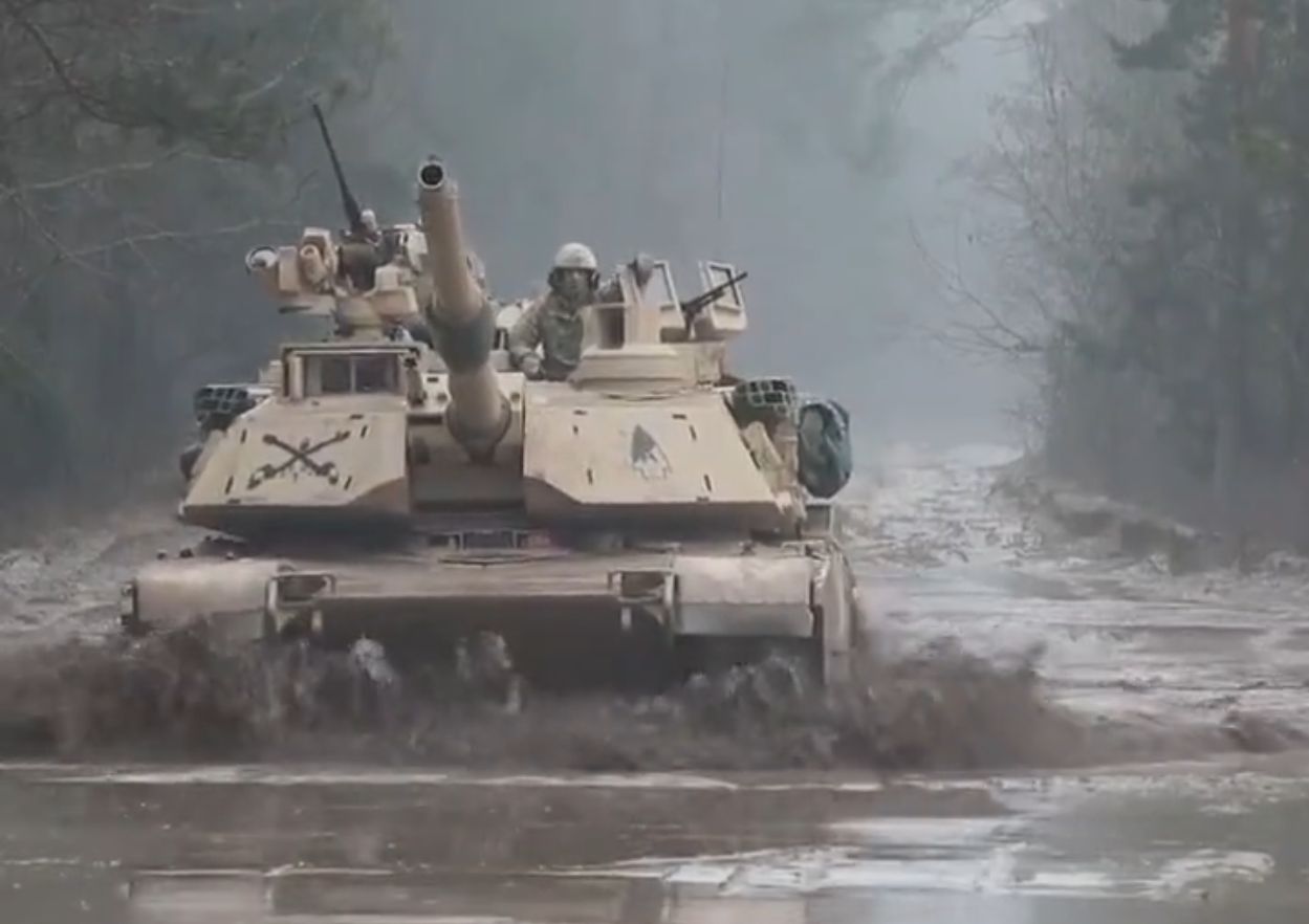 "Co się dzieje?!". Ukraińcy pokazali nagranie z Abramsami
