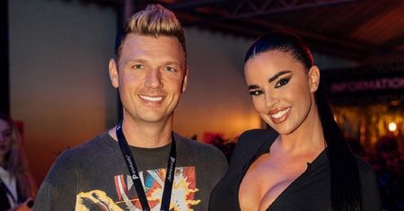 Miss mundialu z legendarnym zespołem. Zdjęcie jest hitem