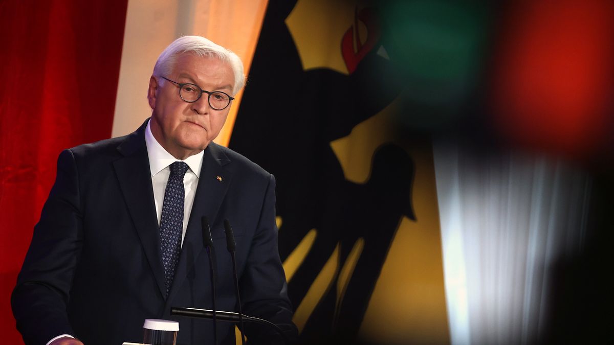 German President Frank-Walter Steinmeier delivers a speech on 'current threats to democracy' during a matinee at Bellevue Palace in Berlin, Germany, 09 November 2025. The event marks the anniversaries of the German Republic (1918), Kristallnacht (1938), and the fall of the Berlin Wall (1989). EPA/CHRISTIAN MARQUARDT / POOL Dostawca: PAP/EPA.