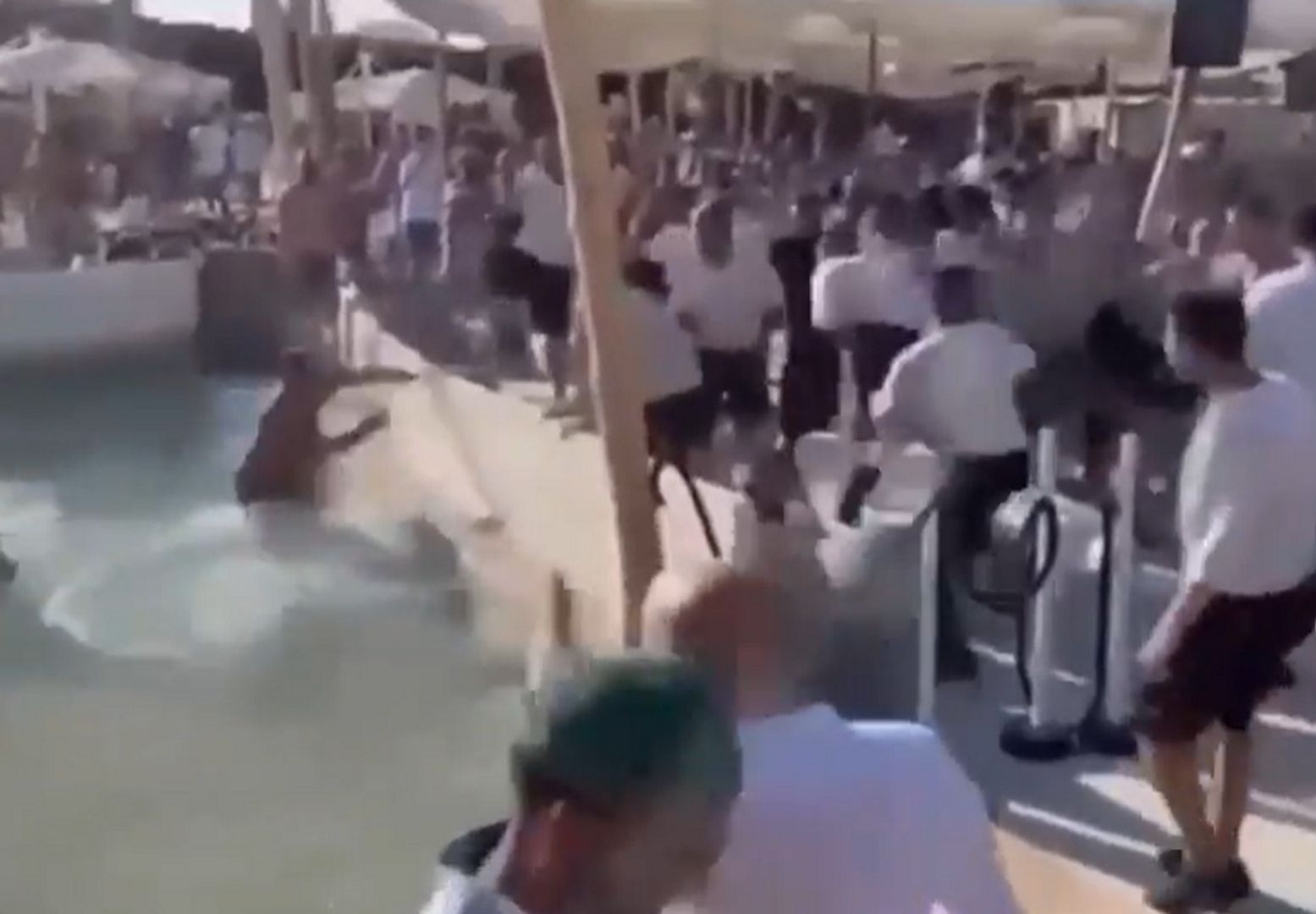 Sceny grozy na Mykonos. W barze na plaży wybuchł chaos