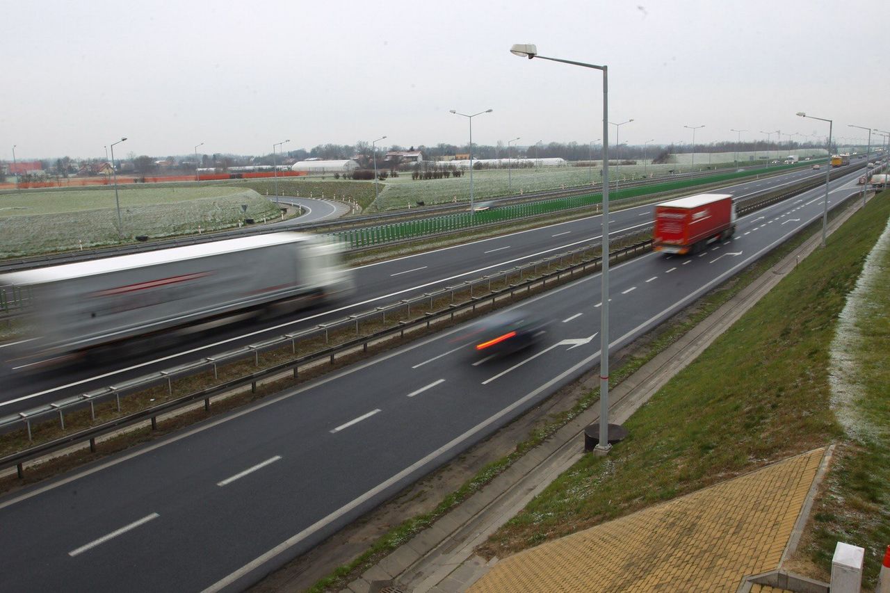 Podkarpacie: Wojsko zajęło MOP na A4. "Teren odgrodzony zasiekami"