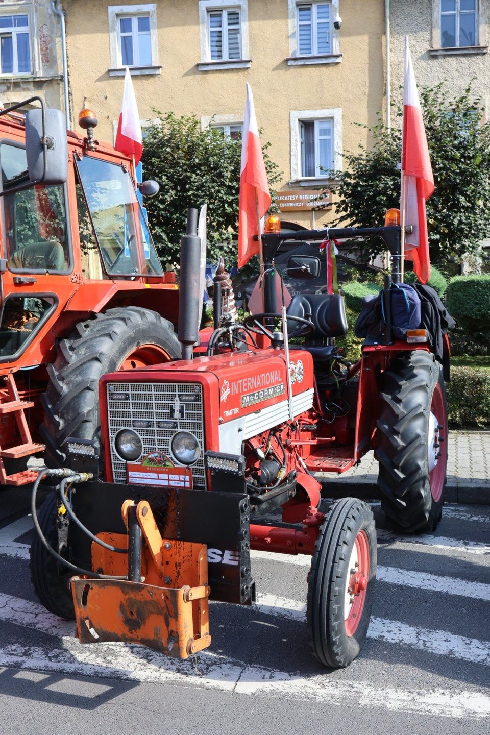 27.09.2025 V Izerski Zlot Traktorów przejechał przez Mirsk