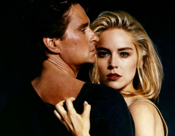 Sharon Stone i Michael Douglas w filmie "Nagi instynkt" (East News)