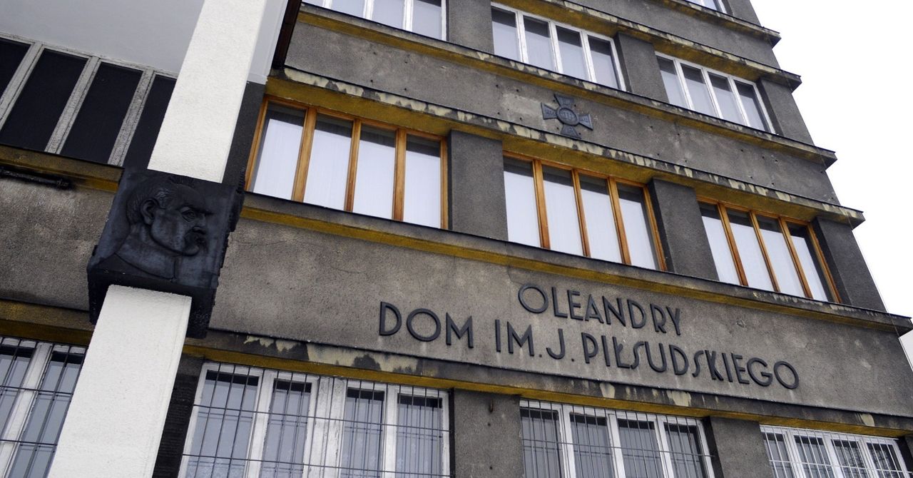 Kraków: Historyczny budynek na Oleandrach wciąż czeka na remont