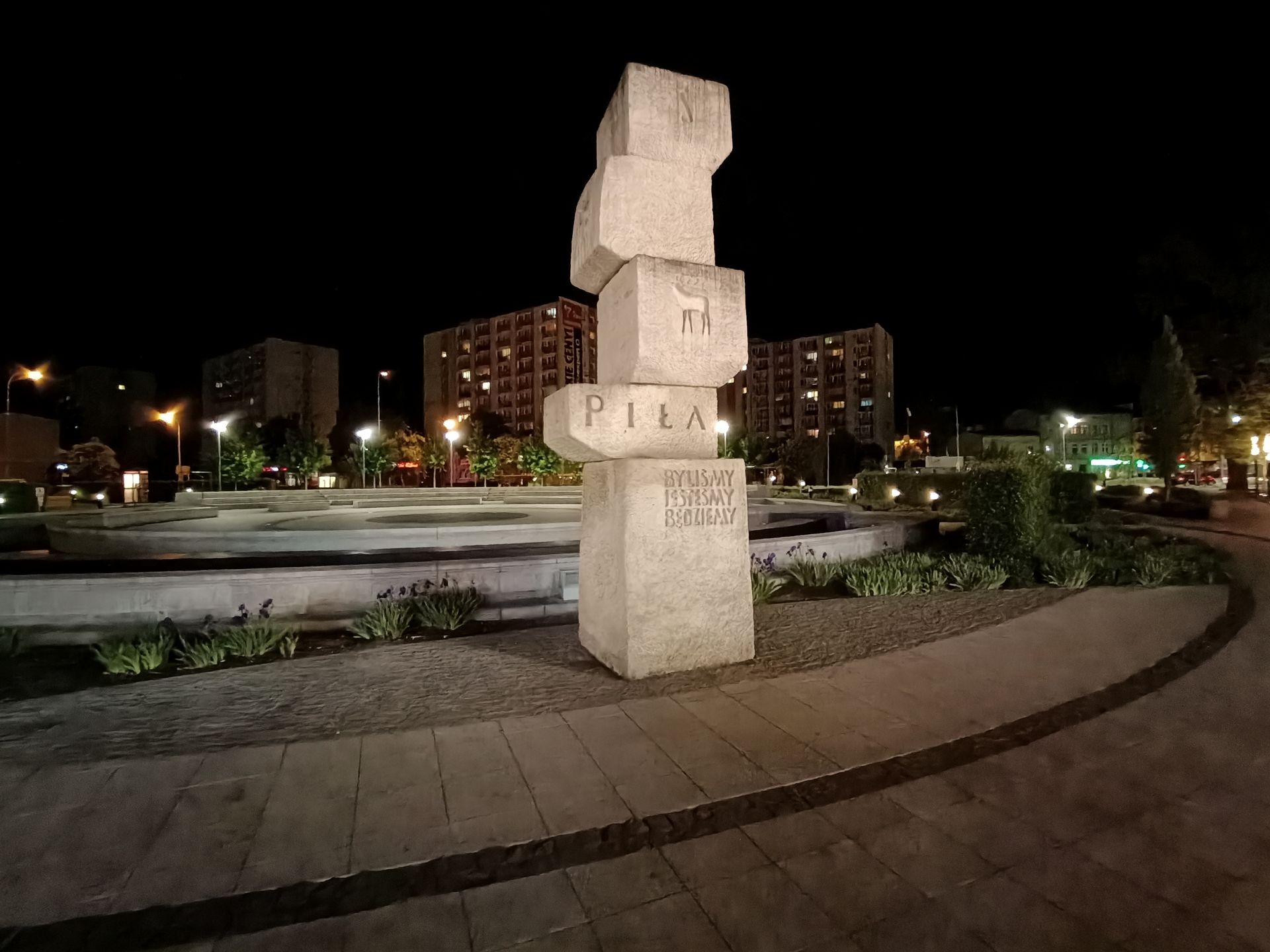 Taniej, ale i bardziej nijako. Test OPPO Reno 3 61
