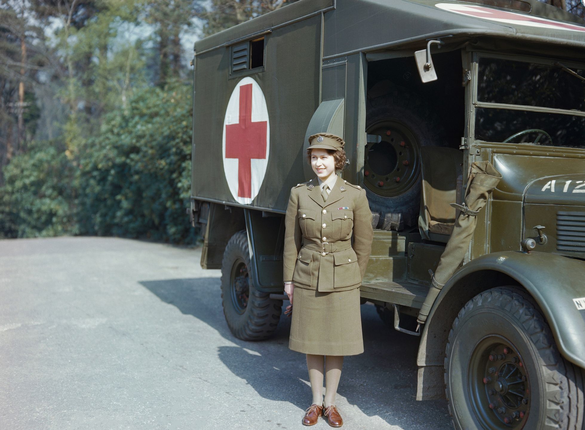 Księżniczka Elżbieta w służbi medycznej, kwiecień 1945 roku.