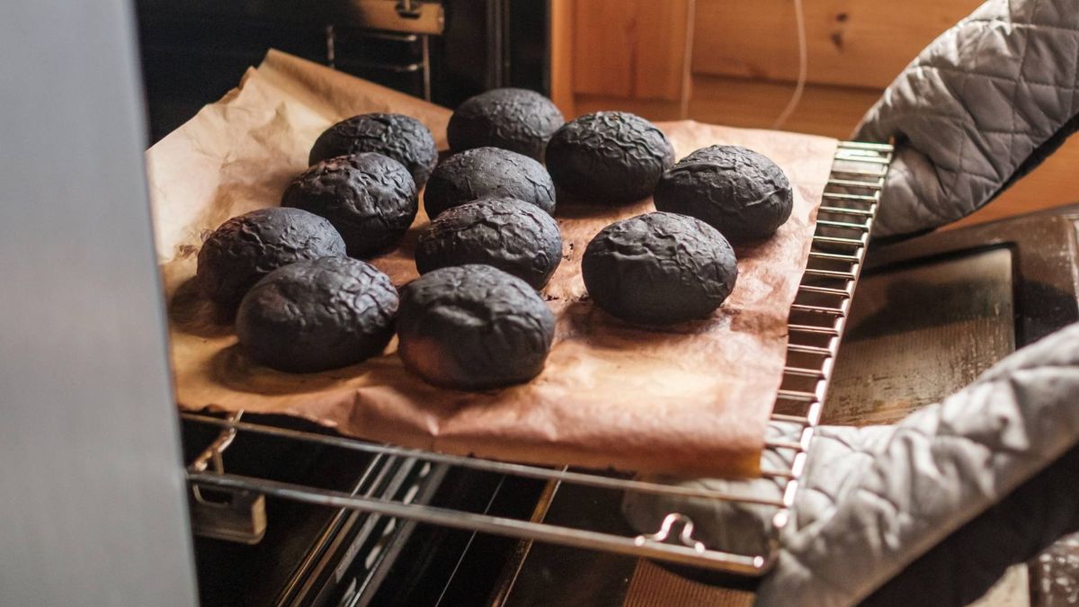 Gdzie wyrzucić przypalone jedzenie?