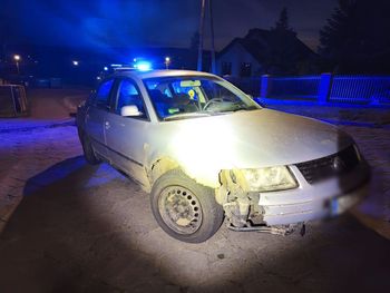 36-latek jechał passatem jak ze złomowiska. Nie miał prawa jazdy, był pod wpływem narkotyków