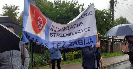 Dąbrowa Górnicza. Mieszkańcy mają dość tirów, wyszli na ulicę