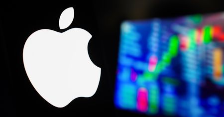Wartość Apple spada o grube miliardy. Ciosu zadała administracji Bidena