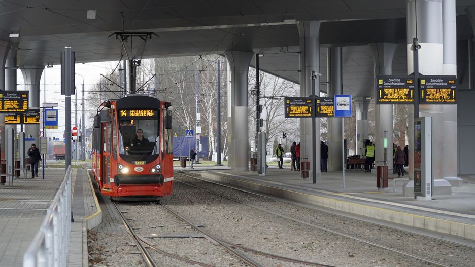 Centrum przesiadkowe w Zawodziu już działa.
