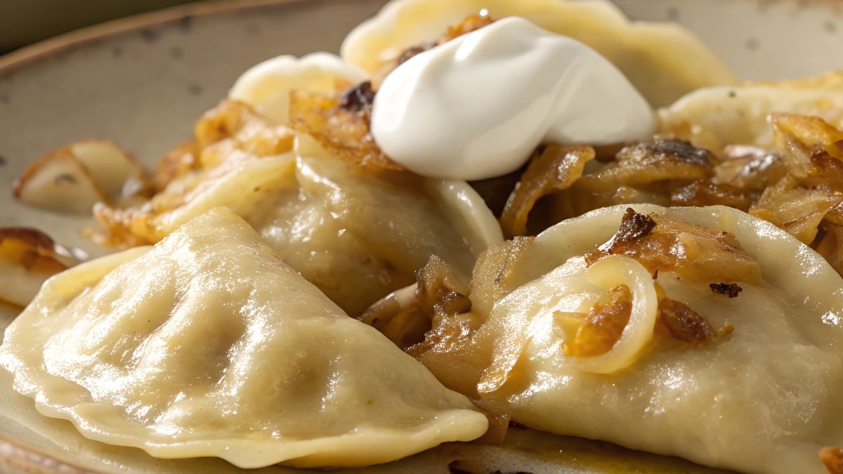 Pierogi kościeleckie – sekretny składnik, który zmienia farsz