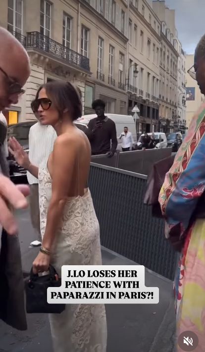 Jennifer Lopez SPIĘŁA SIĘ z fotoreporterami na ulicach Paryża