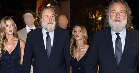 62-letni Russell Crowe snuje się po Taorminie z MŁODSZĄ O 27 LAT ukochaną. Elegancka z nich para? (ZDJĘCIA)