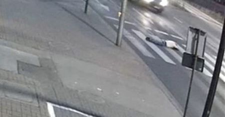 Położył się na pasach, przejechał po nim samochód. Policja ustaliła tożsamość ofiary