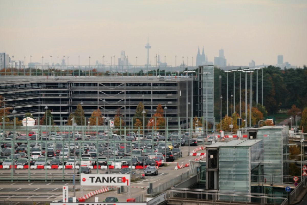 Kosmiczne ceny parkingów na lotniskach. W Polsce nie jest najgorzej