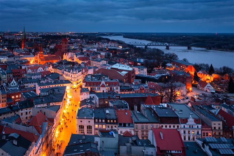 Pogoda w Toruniu. Prognoza na czwartek, 15 maja 2025. Chłodno, przelotne deszcze i duże zachmurzenie