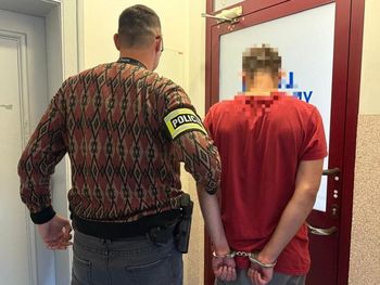 Jawor: Złodziej seryjnie wycinał katalizatory w samochodach. 20-latek wpadł dzięki nagraniom z monitoringu