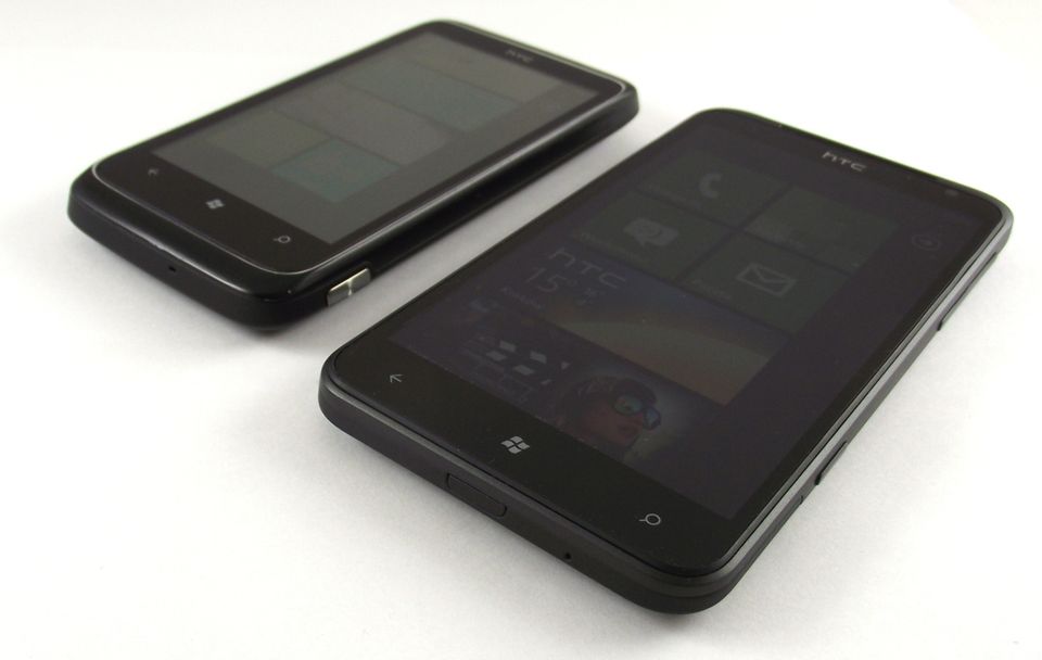 HTC Titan a Sensation i 7 Trophy, Nokia N9 i E7 oraz Samsung Wave - porównanie wielkości i wyglądu 4