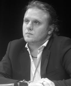 Grób Piotra Woźniaka-Staraka w naprawie. Co się stało?