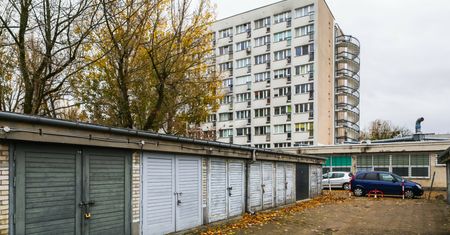 Absurdalne ceny garaży w miastach. Ekspert tłumaczy, skąd się biorą