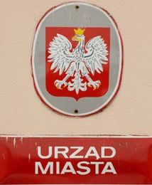 Neutralność polityczna w urzędach? Zapomnij