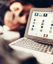 Zakupy świąteczne. Oto nowy trend. Tak Polacy szukają prezentów