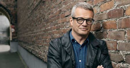 "Boli, ale bramki nie opuszczę". Marcin Meller o dojrzewaniu, sensie życia i szkole, którą buduje w Etiopii