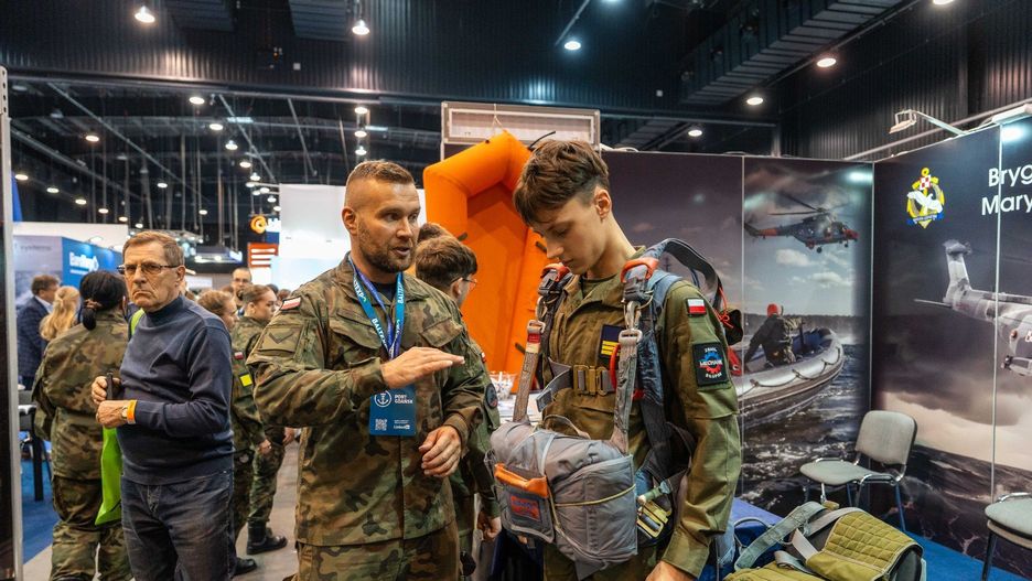 09.10.2025 GDANSK. TARGI BALTEXPO W AMBEREXPO. BRYGADA LOTNICTWA MARYNARKI WOJENNEJ. PAZDZIERNIK, JESIEN, GDANSK, TARGI, BALTEXPO FOT. JAKUB STEINBORN / POLSKA PRESS/DZIENNIK BALTYCKI