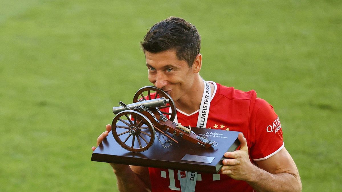 PAP/EPA / Kai Pfaffenbach / Na zdjęciu: Robert Lewandowski