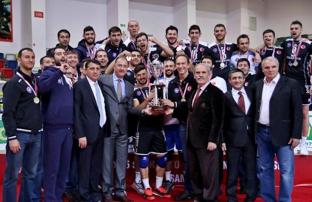 Siatkarze Halkbanku Ankara po raz trzeci z rzędu wywalczyli Superpuchar Turcji(fot. tvf.org.tr)