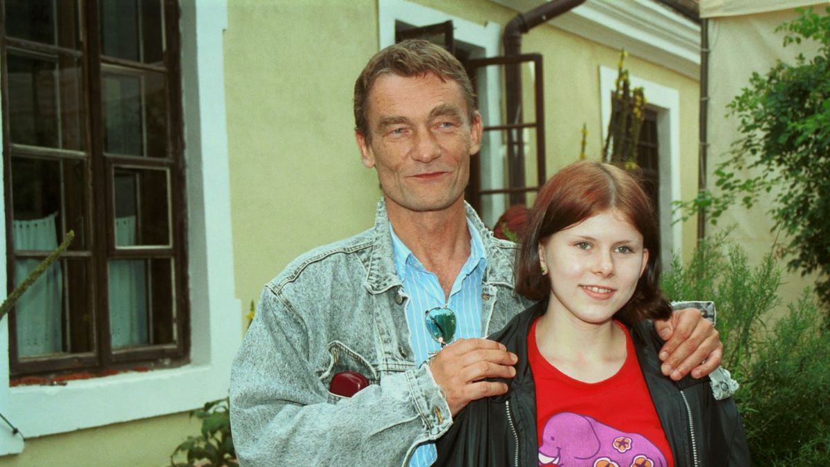 Krzysztof Kiersznowski z Aleksandrą Gietner, czyli ojciec i córka w filmie "Cześć Tereska"