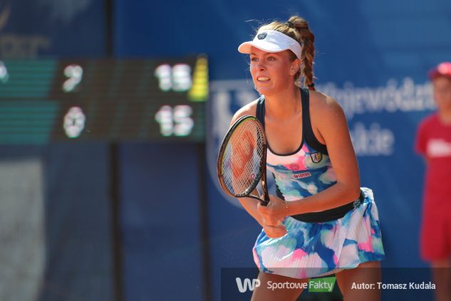 Magdalena Fręch to obecnie trzecia najlepsza polska tenisistka po Idze Światek i Magdzie Linette. Jej największym sukcesem jest awans do 3 rundy Wimbledonu w 2022 roku