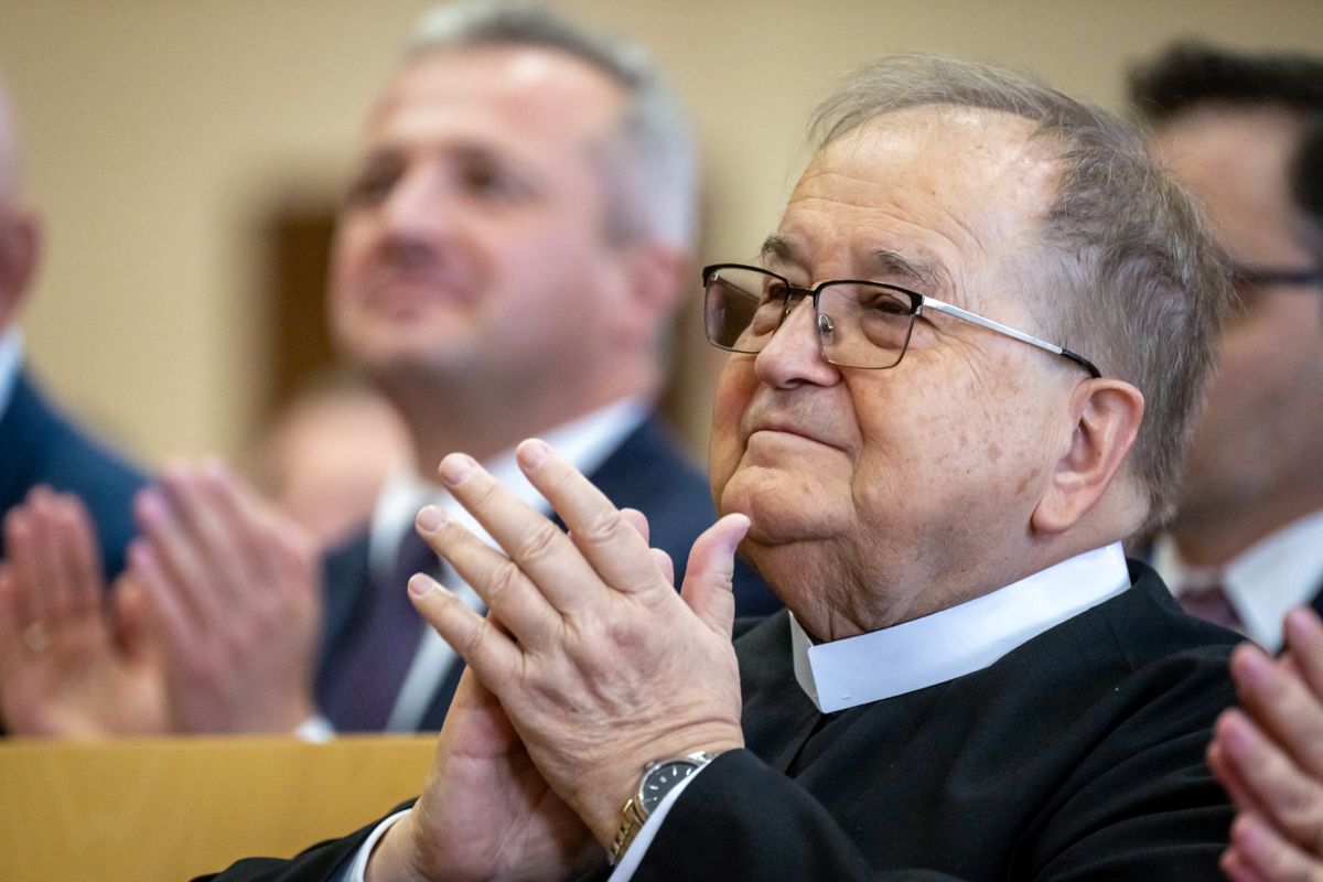 Toruń, 12.10.2022. Założyciel i dyrektor Radia Maryja oraz TV Trwam o. Tadeusz Rydzyk na konferencji "Bezpieczeństwo energetyczne Polski" w siedzibie Akademii Kultury Społecznej i Medialnej