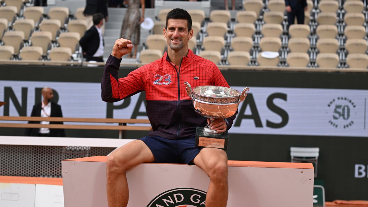 PAP/EPA / Caroline Blumberg / Na zdjęciu: Novak Djoković, mistrz Roland Garros 2023