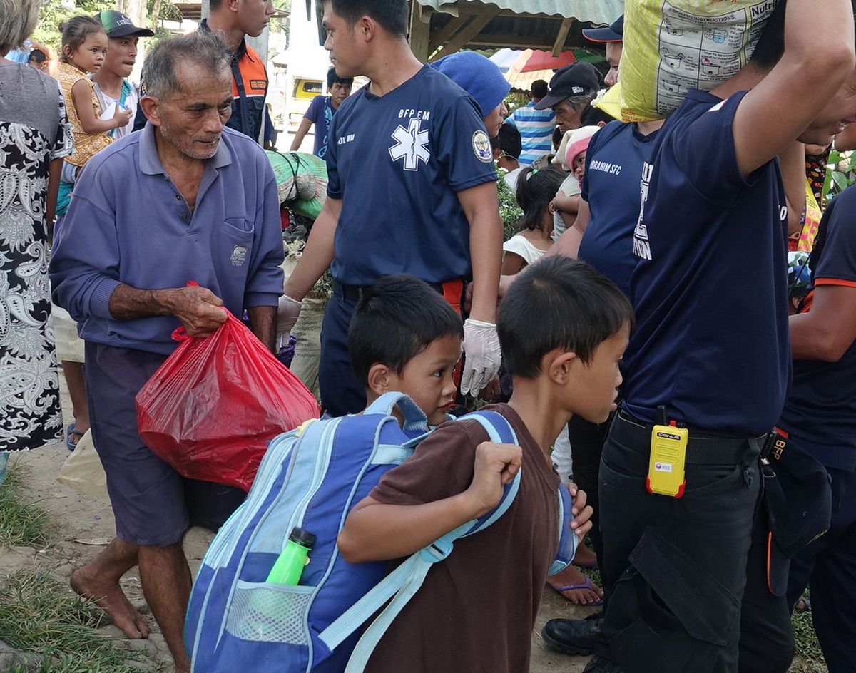 Rośnie liczba ofiar trzęsienia ziemi na Filipinach. Są setki rannych
