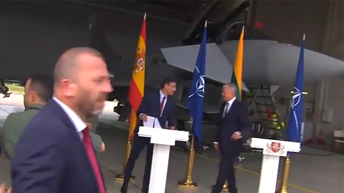 Premier Hiszpanii Pedro Sanchez i prezydent Litwy Gitanas Nauseda musieli przerwać konferencję prasową