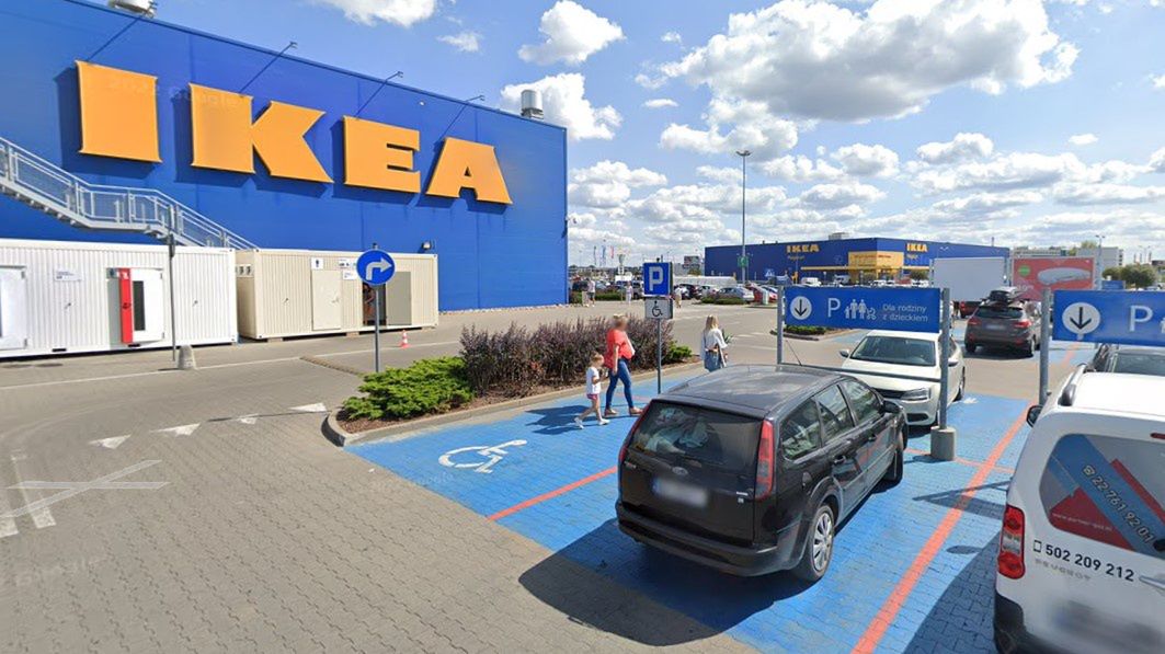 Nie wszyscy respektują miejsca parkingowe dla rodzin. Zdj. ilustracyjne 