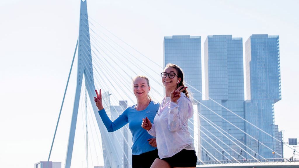 Getty Images / Robin Utrecht/SOPA Images/LightRocket  / Na zdjęciu: panie podczas joggingu w Rotterdamie