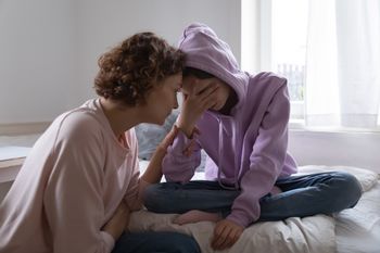 Dzieci odurzają się lekami. "Rodzice wciąż myślą, że to problem innych"