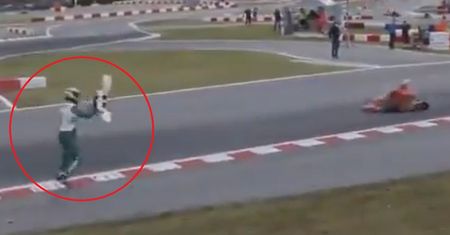 Szokujące zachowanie kierowcy. Rzucił w rywala zderzakiem i go pobił