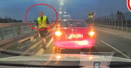 Awantura na drodze. Zablokowali drogę i wyskoczyli z auta