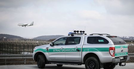 Polak nie wyleciał do Irlandii. Powiedział, co ukrył w zegarku
