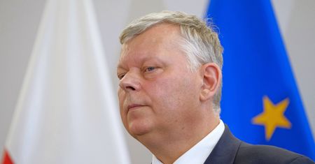 Półnagie zdjęcia na profilu posła PiS. Ale afera! "Nie rozumiem"
